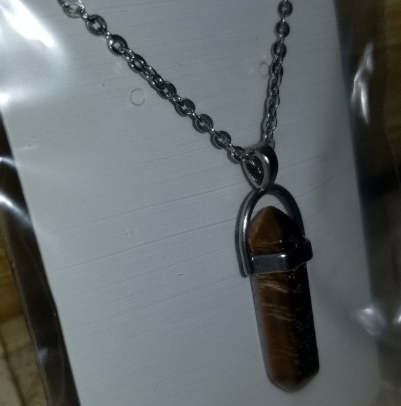 Jewelry - Tiger eye stone crystal necklace